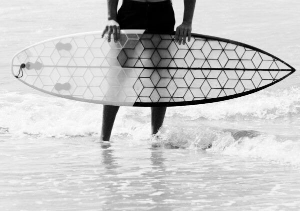 „Hexa Surfboard“, das langlebige, maßgeschneiderte Surfboard aus Frankreich, aus
biobasierten Materialien von Léo Bouffier, Sylvain Fleury und Mylene Wang wurde in der
Kategorie Design ausgezeichnet.  (Hexa Surfboard)