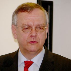 Prof. Dr. Hans-Werner Zoch vom IWT Bremen, das den erstmals verliehenen Honorary Award erhielt, mit dem Wunsch: "Bleiben Sie auch als global agierendes Unternehmen den Forschungsinstituten verbunden und belassen Sie eine eigene Forschung in unserer Nähe!"