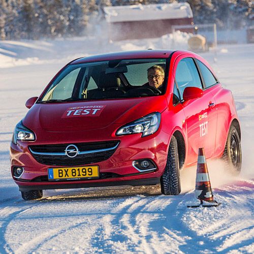 Der Opel Corsa diente als Referenzfahrzeug für die getesteten Reifen.(Bild:  GTÜ)