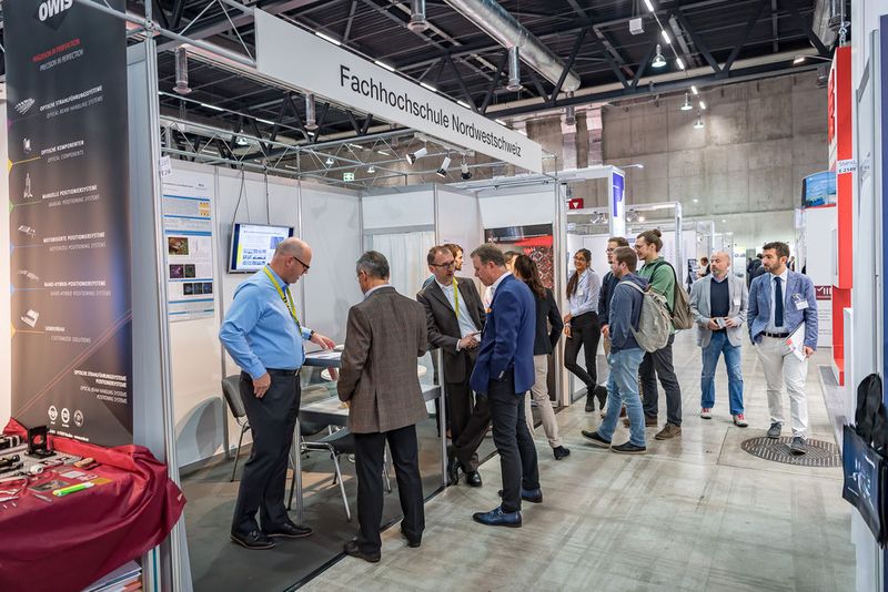 Die zweite Swiss Medtech Expo ging erfolgreich zu Ende. Spezialistinnen und Spezialisten aus der Medizintechnik nutzten die Fachmesse für den Wissensaustausch und die Netzwerkpflege. Höhepunkt der Swiss Medtech Expo war die Lancierung des digitalen Treffpunktes Medtech.plus. (Impressionen von der Swiss Medtech) (Messe Luzern / Christoph Arnet)