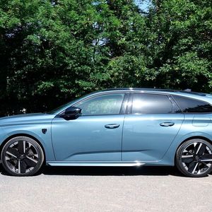1. Das Fahrzeugkonzept: Peugeot hält zumindest in der Kompaktklasse an der Kombivariante fest – in Sachen Platzangebot immer noch das beste Konzept. Den 308 gibt es damit in zwei Karosserieformen und mit vier Antriebskonzepten; da dürfte für jeden Bedarf etwas dabei sein. (Bild: Rosenow – VCG)