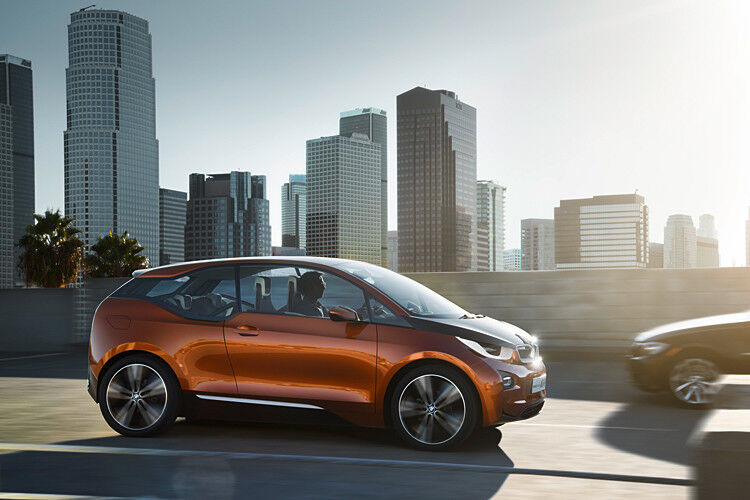Am Vorabend der LA-Auto-Show 2012 feierte das BMW i3 Concept Coupé seine Premiere. Das Modell entspricht nach Aussagen des Herstellers zu gut 90 Prozent dem i3, der Ende 2013 in Serie geht. (Foto: BMW)