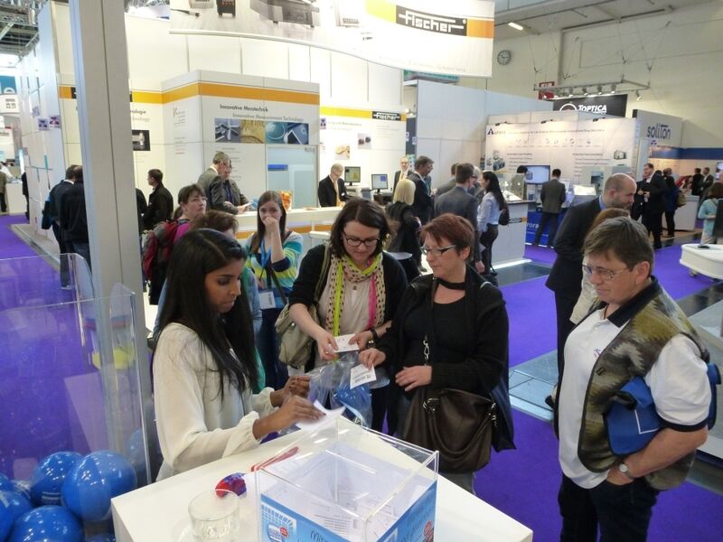 Despite a pilot strike, visitors from around the world flocked to the trade-fair center in Munich during the past four days. The reason: the 24th analytica. The trade fair for laboratory technology, analysis and biotechnology attracted more than 34,400 visitors to Munich (compared to 30,481 in 2012). The fair also had a record number of exhibitors: 1,142 companies from 40 countries participated, which is an increase of 11.3 percent.  (Picture: Back/PROCESS)
