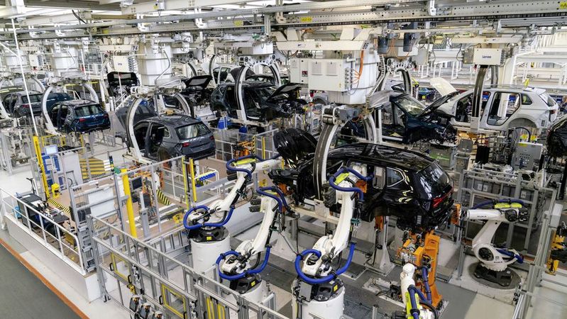 Mehr als 40 Milliarden Euro sollen laut EU-Kommission mobilisiert werden, um das Problem des Chipmangels zu beheben. Über die vergangenen Monate war vor allem die Produktion in der Automobilindustrie betroffen.(Volkswagen AG)