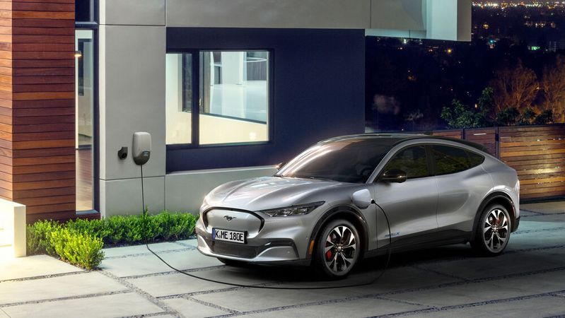 Für 40 Prozent der Befragten zählen ökologische und ökonomische Aspekte zu den wichtigsten Punkten für elektrische Firmenwagen.(Bild:  Ford)