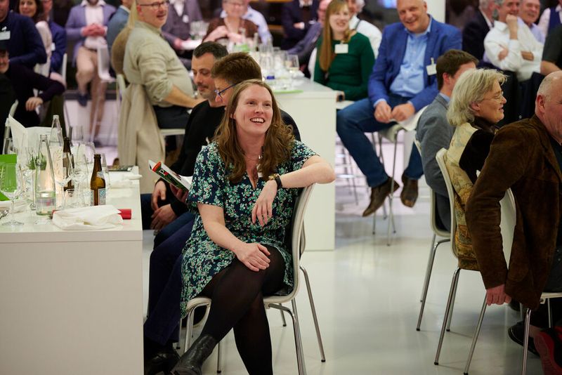 Impressionen vom ELEKTRONIKPRAXIS Frühlingsfest 2023 im Ketterer Kunst mit der Verabschiedung von Johann Wiesböck.  (Bild: © EYE AM CHRIS)