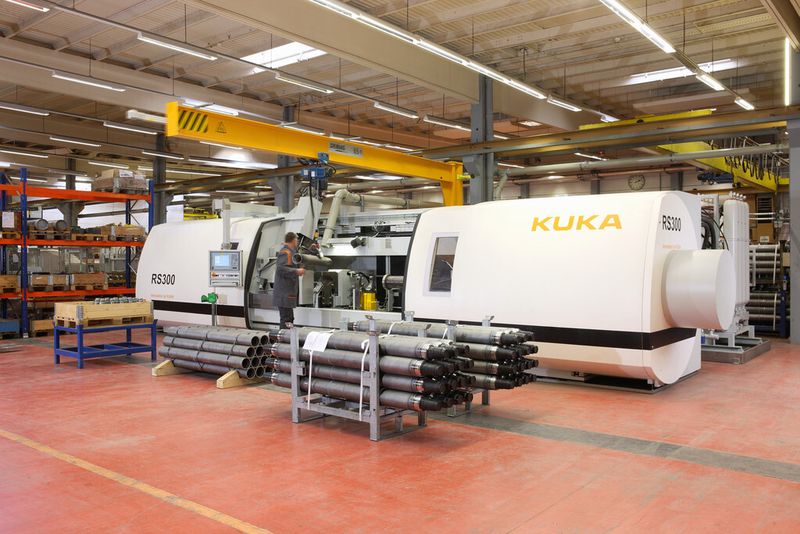 Wenn es darum geht, einzelne Komponenten schnell, sicher und wirschaftlich zu einer Baugruppe zu fügen, spielt das Reibschweißen seine Vorzüge aus. (Bild: Kuka)