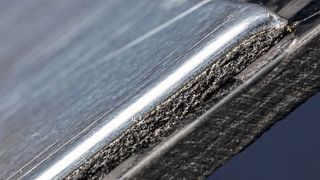 Der Enlighten Award zeichnet innovativen Leichtbau im Automobil aus. Sika Automotive gewann im Jahr 2018 mit einem ultraleichtgewichtigen „Constrained Layer“-Materialverbund für Körperschalldämpfung. (Roman Thomas/Sika Automotive)