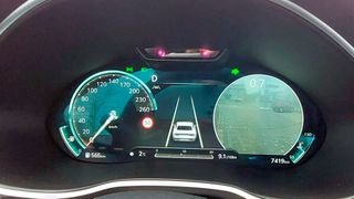 Fahrerassistenzsysteme wie diese Rückfahrkamera, die das Fahren erleichtern, beurteilen 72 Prozent der Befragten als hilfreich. (Bild: Wehner – VCG)