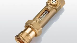 Die K`2022 rückt immer näher. Hasco verrät hier schonmal vorab, was es momentan betrachtet, auf jeden Fall zu sehen geben wird. Dazu gehört dieser neue Durchflussmesser, der das Temperieren von Spritzgießwerkzeugen optimieren hilft. (Bild: Hasco)