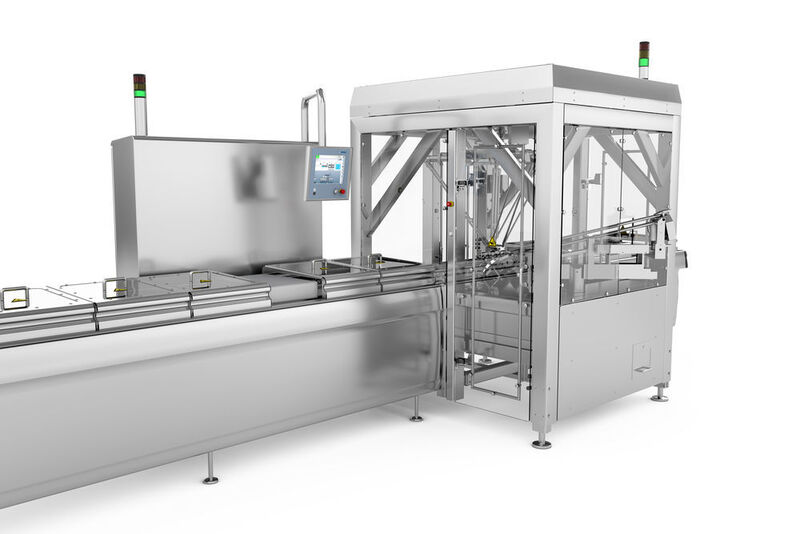 Von einem Pick&Place-Roboter werden die Produkte übernommen und in die geformte Kavität der Tiefziehverpackungsmaschine eingelegt. (Multivac)