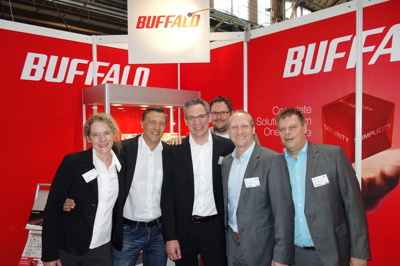 (v. l.) Bianka Brügger, Also, Jan Kapitza, Buffalo, Felix Böving, Also, Timo Stute, Mirko Rusch und Harald Falzmann, Buffalo. (Bild: IT-BUSINESS)