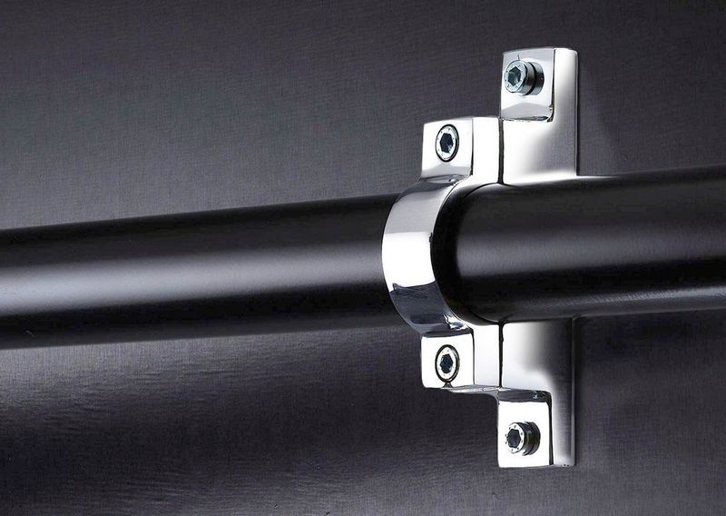 Mit dieser eleganten sowie hochglanzpolierten Rohrverbinder-Idee von Brinck könnten Handläufe sicher an Wände montiert werden. (Brinck)