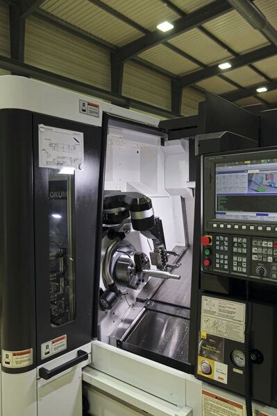 Le tour Okuma LB3000 EX II, le magasin de pièces ARMROID et le robot intégré forme un ensemble fonctionnel et performant mais très simple à mettre en œuvre. (MSM)