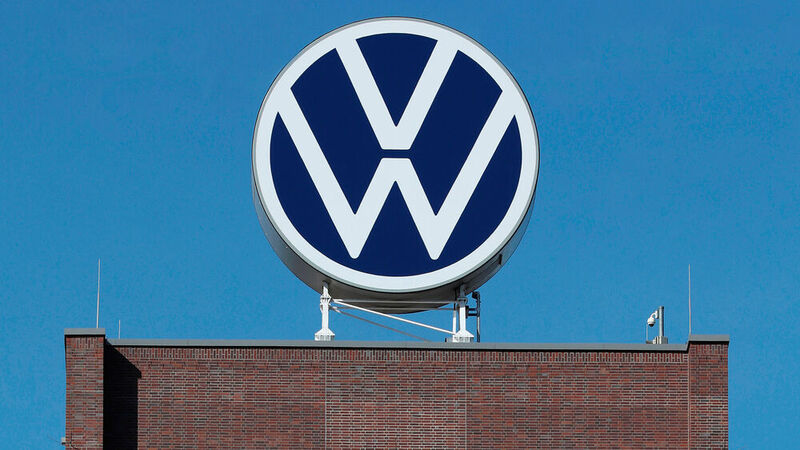 Volkswagen verfolgt ehrgeizige Elektro-Ziele, vermeidet aber eine klare Aussage zu einem Verbrenner-Aus.