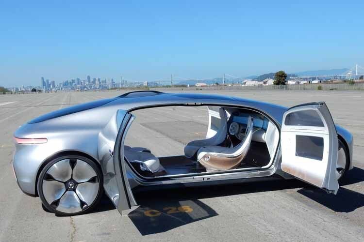 Autos wie der F015 sollen später einmal mit einer Brennstoffzelle betrieben werden, die ihrerseits den Strom für einen Elektromotor liefert. (Foto: Daimler)