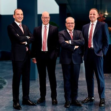 Stephan Gehrig (rechts) erweitert als neuer Geschäftsführer Vertrieb und Marketing die Geschäftsführung der Gemü Gruppe. v.l.n.r.: Gert Müller, CEO und Managing Partner der Gemü Gruppe, Stephan Müller, Chief Financial Officer (CFO), Matthias Fick, Chief Operating Officer (COO), Stephan Gehrig, Chief Sales and Marketing Officer (CSMO). (Bild: Gemü)