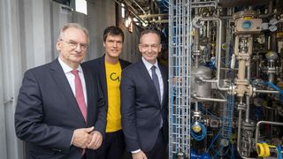 Verkehrsminister Volker Wissing (re.) hat die Anlage in Leuna eingeweiht. (Bild: Paul-Philipp Braun/ PPBraun)