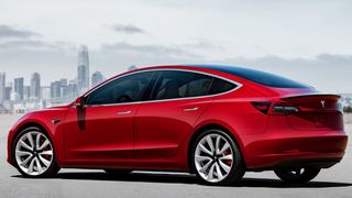 Nachdem Tesla in der Vergangenheit vor allem mit Verzögerungen in Verbindung gebracht wurde, könnte dem Hersteller wegen geringerer staatlicher Förderung das genaue Gegenteil drohen. (Tesla)