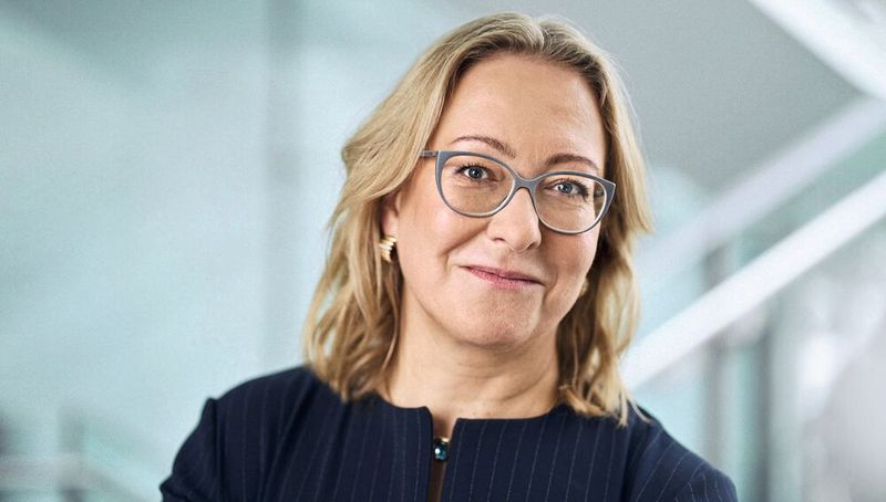 Gesicherte Nachfolge als CFO: Der Stahlkonzern Salzgitter sicherte bereits die Nachfolge für den Finanzvorstand im kommenden Jahr. Ab 1.2.2024 wird die Bosch-Managerin Birgit Potrafki in den Finanzvorstand bestellt, um am 1.4.2024 die Rolle als Finanzchefin anzutreten. Damit löst sie Finanzvorstand Burkhard Becker ab, der in den Ruhestand gehen wird. (Bild: (c) by Stephan Glathe)