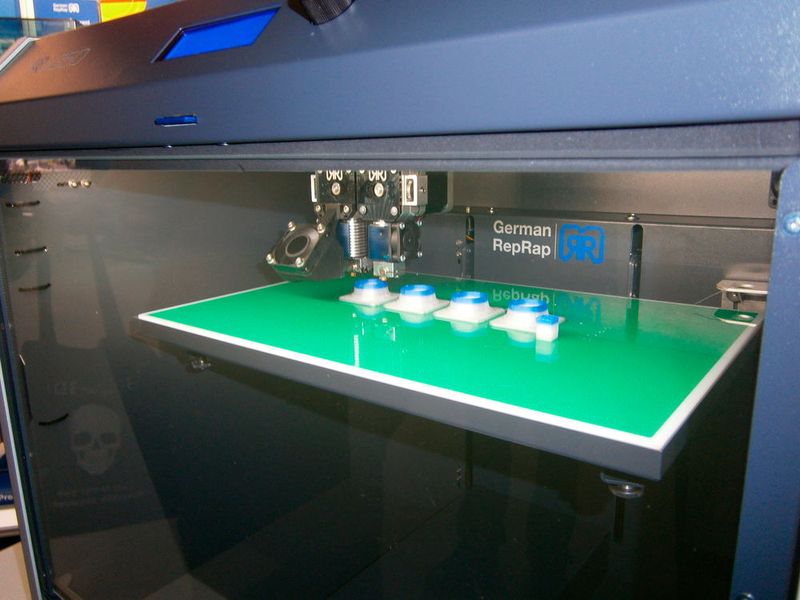 Impressionen von der formnext 2015 - powered by tct...bereits am ersten Tag bevölkerten ettliche Besucher die Halle 3.1 in Frankfurts Messeareal. (Bild: Königsreuther)