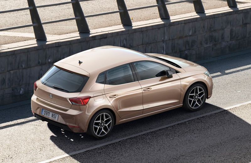 Im Vergleich zum Vorgänger ist die Spurweite an der Vorderachse um 60 mm, an der Hinterachse um 48 mm gewachsen.  (Seat)