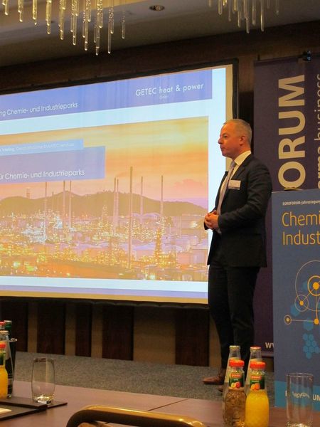 Nach dem Workshop ging es wieder ins Plenum: Ein spannender Vortrag von Getec Infra – Vom Energieversorger zum Industriedienstleister. Die Gruppe legt ein rasantes Tempo vor und will weiter stark wachsen. (PROCESS)