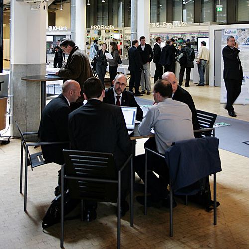 Die Themenschwerpunkte wurde unter den Gästen heiß diskutiert.  (Bild: Thomas Rebel / Profibus)