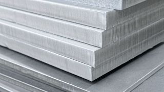 Die hohe Qualität der Bleche gewährleistet, dass die exakte Ebenheit nach dem Schneiden erhalten bleibt. (Marcegaglia)