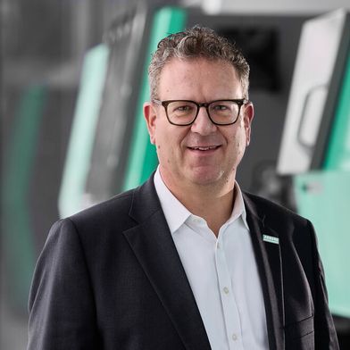 Die Geschäftsführung des Spritzgießmaschinen-Spezialisten Arburg wird jetzt durch Dr. Volker Nilles verstärkt. Hier mehr dazu ... (Bild: Arburg)