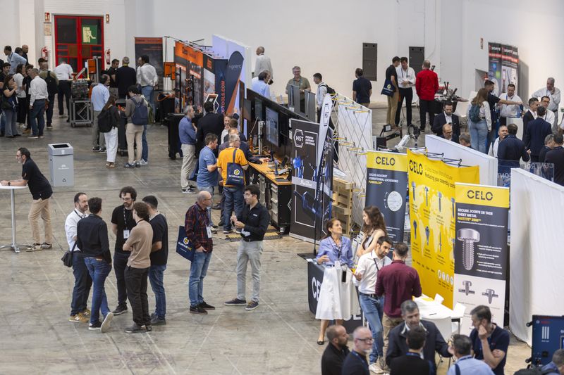 Zahlreiche Besucher nutzen den fachlichen Austausch auf der Schraubtec Barcelona. (Bild: Xavier Vila)