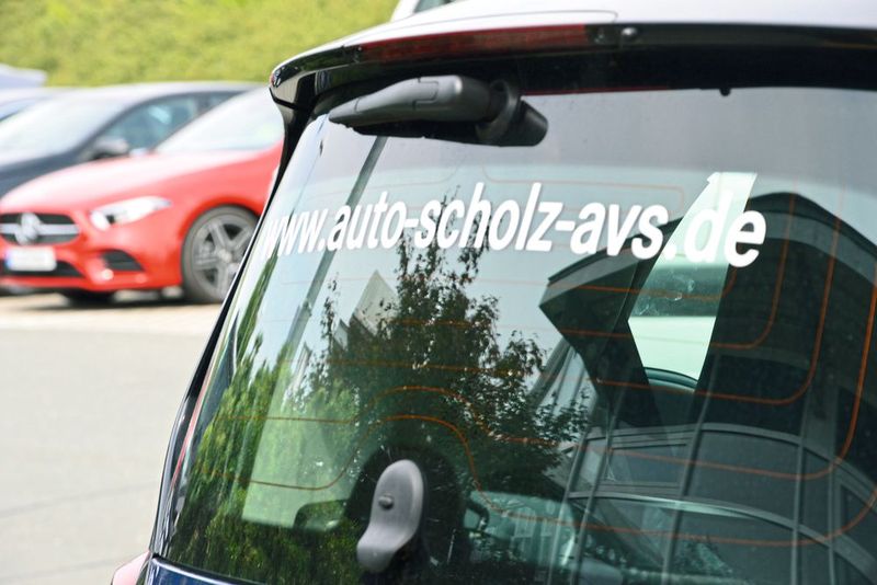 Das setzen die Achtplatzierten des Internet Sales Awards 2018 über Social-Media-Marketing per Onlinevideo um. (Bild: Achter/»kfz-betrieb«)