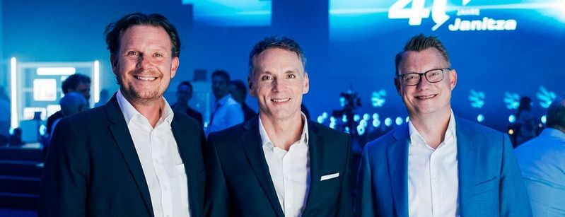 Die Geschäftsführung von Janitza und Digimondo blickt auf ein erfolgreiches Jahr strategischer Partnerschaft zurück: (v.l.) Marcus Walena, CTO und Geschäftsführer der Digimondo GmbH, Alexander Veidt, CEO der Janitza Group GmbH, Christopher Rath, CEO und Geschäftsführer der Digimondo GmbH.(Bild:  Leo Wiemer/Janitza)