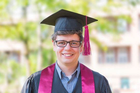 Dr. Christoph Prall trägt mit seiner Forschung zur verbesserten LED-Produktion bei. (Bild:  Sabrina Finke)