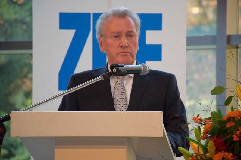 ZKF-Ehrenpräsident Heinz Wiedler erinnerte sich, dass Dr. Klaus Weichtmann die Hauptgeschäftsführung des ZKF in turbulenten Zeiten übernommen hat. (Wenz)
