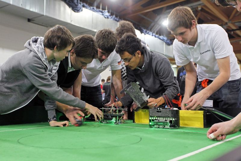 Im Nachwuchswettbewerb Robocup Junior treten Teams in den Disziplinen Dance, Rescue und Soccer an. (Bild: Robocup Pressefoto)