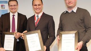 Gewinner des Innovationspreises der Automatisierungsindustrie: v.l. Michael Homann, Technische Universität Braunschweig, Werner Kraus, Fraunhofer Institut für Produktionstechnik und Automatisierung IPA, und Henning Osterfeld, Bosch Rexroth. (Thomas Geiger/Mesago)