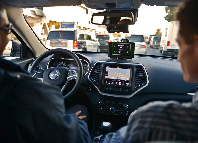 Mit dem Stauassistenten gelangen Autofahrer entspannter und sicherer an ihr Ziel. Eine Fahrt im Bosch-Demofahrzeug auf dem Las Vegas Strip macht die Funktion erlebbar. (Bild: Bosch Mobility Solutions)
