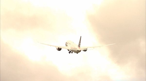 Aufnahmen von abschließenden Testflug mit dem neuen Akkusystem (Bild: Boeing)