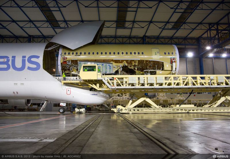 Airbus konnte die erste Konzeptphase für das Frachtflugzeug Beluga XL abschließen, die neue Generation der Großraumtransporter basiert auf dem A330. (Airbus)