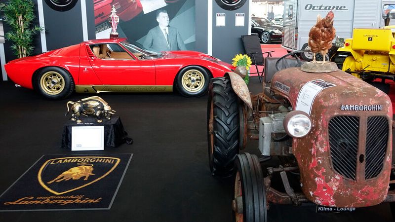 Bekannte Geschichte bildlich dargestellt: Wer mit Traktoren viel Geld verdient hatte, konnte sich irgendwann den Traum von der eigenen Sportwagenmarke erfüllen. (Bild: Dominsky/»kfz-betrieb« )