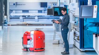 Omlox ermöglicht es, fahrerlose Transportsysteme, Gabelstapler und Drohnen mit nur einer Infrastruktur zu lokalisieren und zu navigieren. (Trumpf)