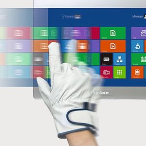 Der Handschuhmodus erhöht die Sicherheit, die Effizienz und den Komfort des Bedieners. (Bild:  Schneider Electric)