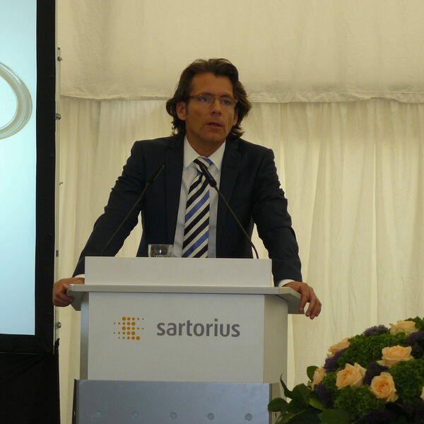 Anlässllich der Einweihungsfeier der neuen Sartorius-Produktion in Guxhagen gab Vorstandsvorsitzender Kreuzburg seinem Unternehmen eine ambitionierte Vorgabe: 