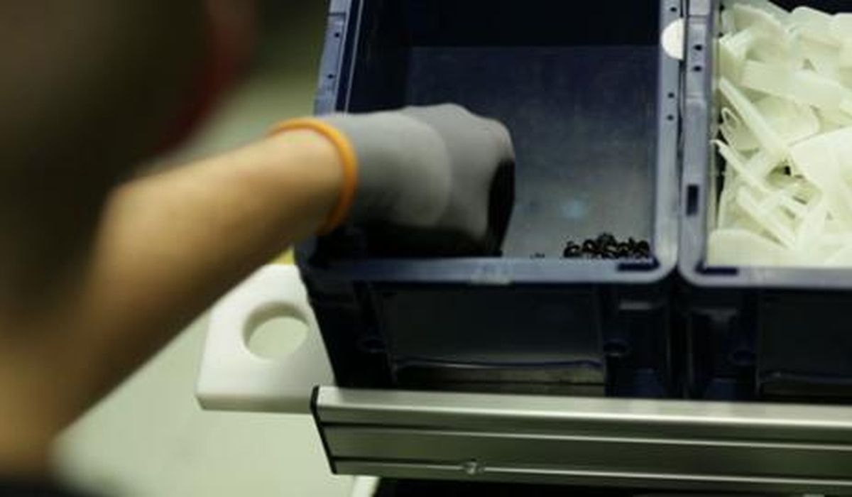 Mercedes-Benz_Produktion_C-Klasse_Montage_Bremen (Brightcove_3156598028001)