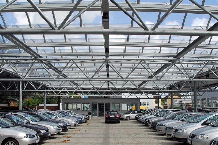 Mit den Dachkonstruktionen lassen sich Spannweiten von bis zu 15 Metern realisieren. (Foto: Roda)