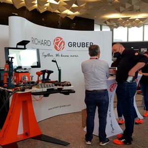 Die Firma Richard Gruber informierte über Schulungen auf Basis der Qualifizierungsrichtlinie VDI/VDE-MT 2637-1 für Mitarbeiter in der Schraubtechnik.(Bild:  D.Quitter/VCG)