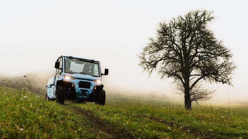 Das Projekt HyFleet integrierte erstmalig einen modularen Brennstoffzellen-Antrieb in ein straßenzugelassenes Side-by-Side-Spezialfahrzeug.(Bild:  zenitblau)