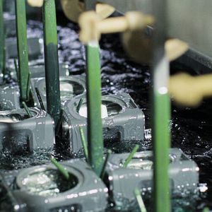 Oberflächenbehandlung und Präzisionsmechanik − alles aus einer Hand.