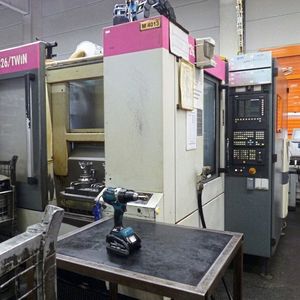 Diese 28 Jahre alte Doppelspindel-Maschine von Stama mit einer Siemens-Steuerung der 1. Generation wurde 2025 mit dem UTTec-System nachgerüstet. (Bild: UTTec)